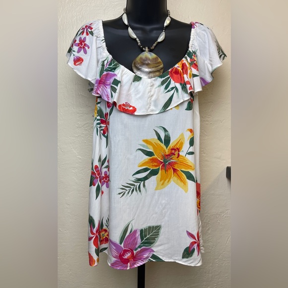 Old Navy Tops - Old Navy Floral Ruffle Top - Large🌼🌺